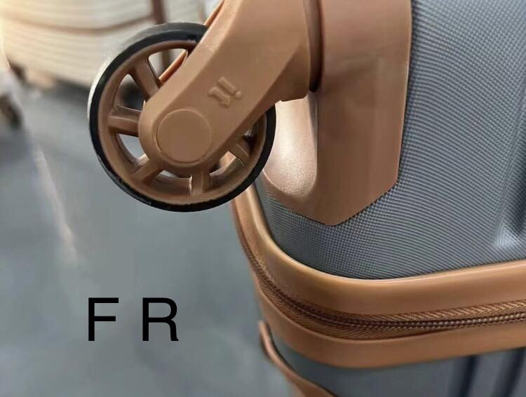 Original IT set of 3 travel bag luggage and suitcase / travelling gift bag